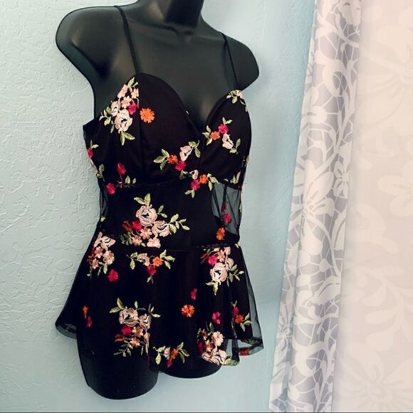 Charlotte Russe Black Embroidered Floral Mesh Cutout Tank Top Size Large - Picture 2 of 11